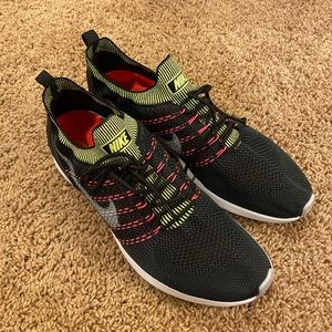 BRAND NEW NIKE RUNNING SHOES